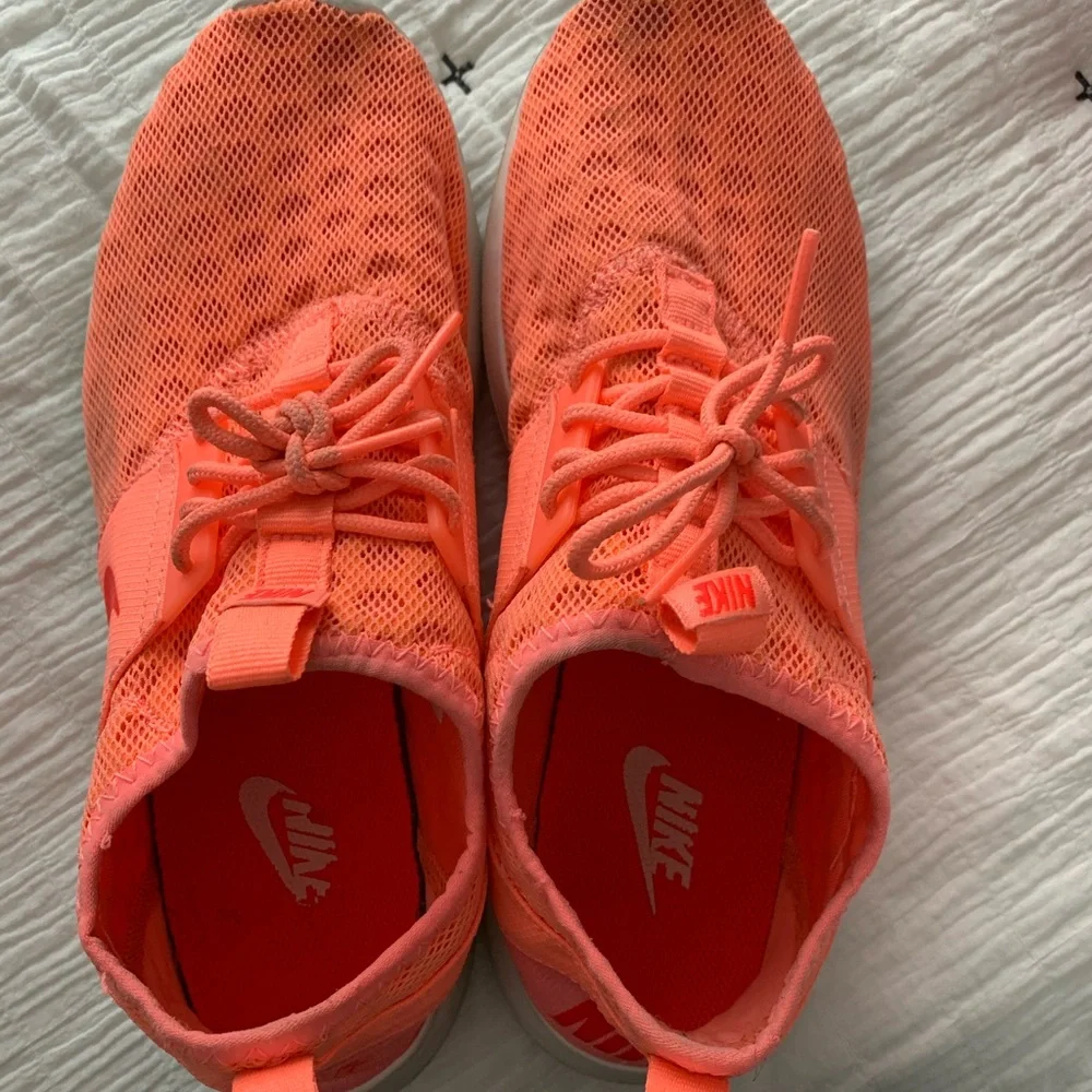 Nike Women's Juvenate sneakers - Picture 4 of 5